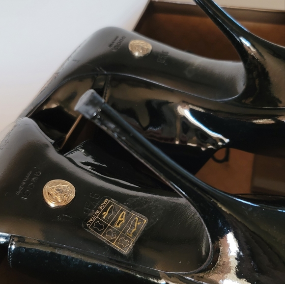 Black Patent GUCCI Split Pumps - Picture 11 of 15